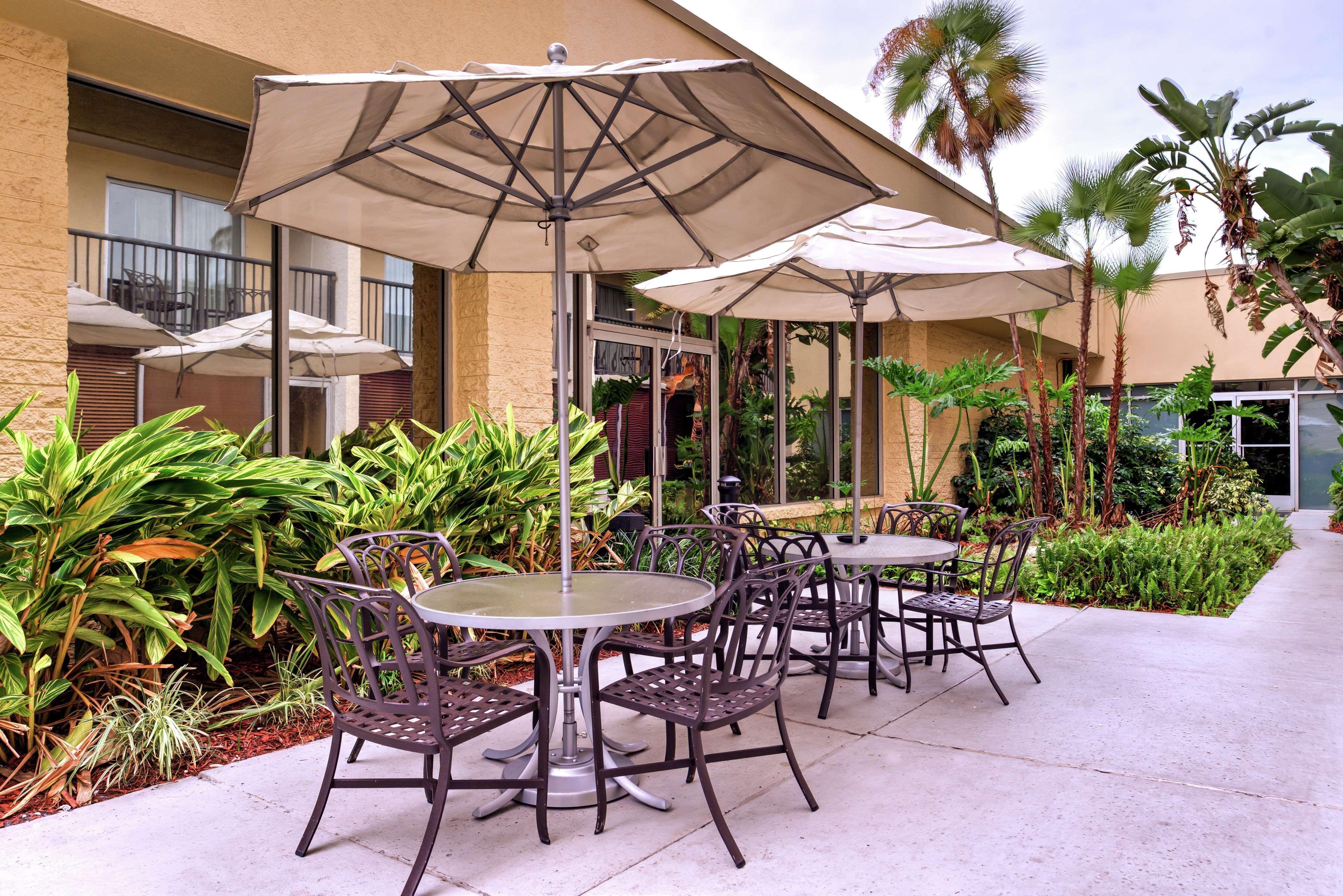 Doubletree By Hilton Hotel Tampa Airport-Westshore Экстерьер фото